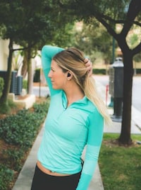 Headphone-Equipped Smartphone Cases Image 2