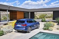 Aerodynamic Luxury Crossover SUVs Image 6