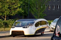 Sunlight-Optimizing Solar Vehicles Image 2