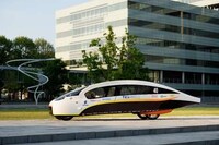 Sunlight-Optimizing Solar Vehicles Image 3