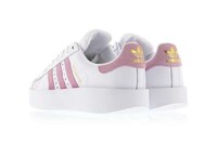 Sleek Pink-Accented Sneakers Image 2