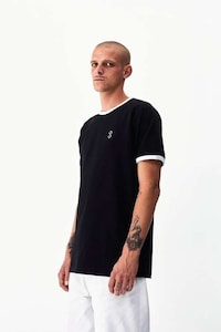 Blurred Face Streetwear Editorials Image 5
