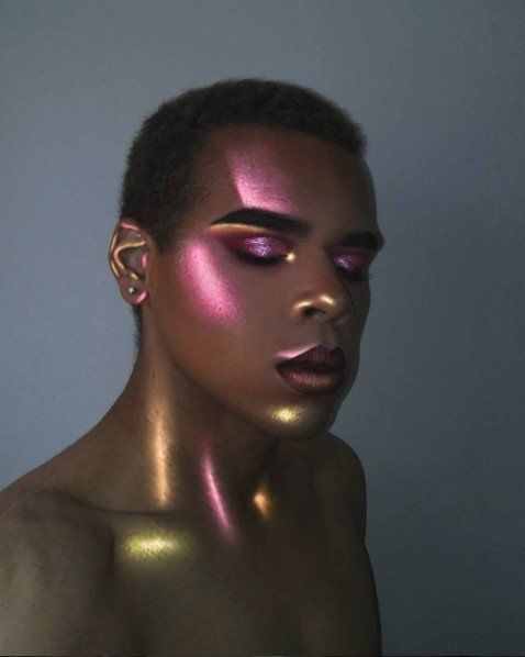 30 Holographic Beauty Innovations