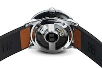 Kinetically Charged Smartwatches Image 2