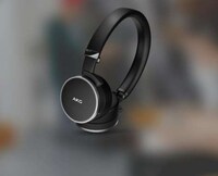 Noise-Banishing Travel Headphones Image 4