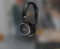 Noise-Banishing Travel Headphones Image 5