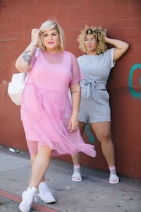 Blogger-Made Plus-Size Fashion Image 2