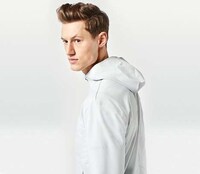 Minimalist Outdoor Technical Jackets Image 3