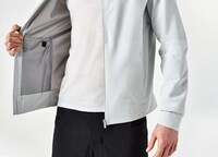 Minimalist Outdoor Technical Jackets Image 5