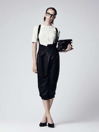Avant-Garde Street Fashion Image 5