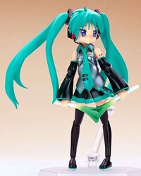 Vamped-Up Manga Figurines Image 3