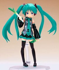 Vamped-Up Manga Figurines Image 4