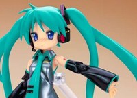 Vamped-Up Manga Figurines Image 5