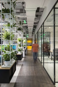 Vacation-Themed Office Spaces Image 6