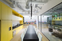 Vacation-Themed Office Spaces Image 7