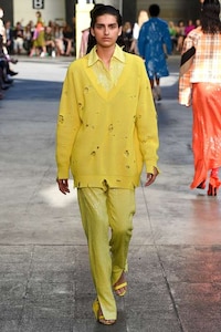 Color-Saturated Runway Shows Image 4