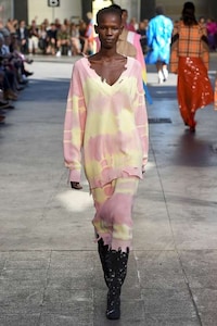Color-Saturated Runway Shows Image 5