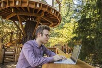 Elevated Outdoor Meeting Spaces Image 4
