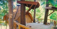 Elevated Outdoor Meeting Spaces Image 6
