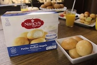Cheese-Infused Bagel Snacks Image 3