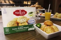 Cheese-Infused Bagel Snacks Image 4