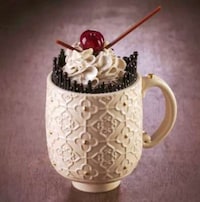 Edible-Looking Glass Desserts Image 3