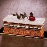 Edible-Looking Glass Desserts Image 5