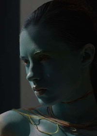 String-Topped Beauty Portraits Image 6
