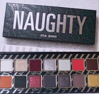Juxtaposing Eye Shadow Palettes Image 2