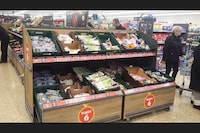 Orderly Discount Supermarket Displays Image 4