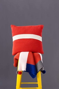 Contemporary Winter Knitwear Image 2