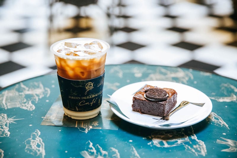 Fashionable Cafe Popups