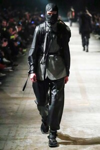 Faceless High-Fashion Runways Image 5