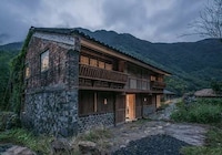 Wavy Naturalistic Roofs Image 5