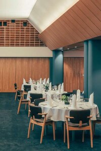 Mid-Century Restaurant Redesigns Image 6