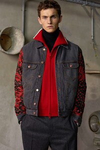 Elevated Casual Menswear Image 3