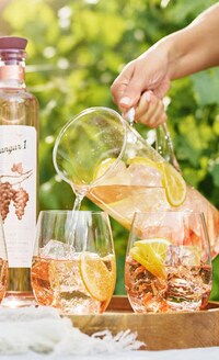 Rosé-Inspired Vodkas Image 5