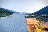 Vinyard-Integrated Farmhouses Image 4