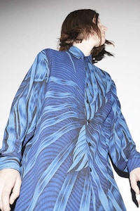 Vibrant Luxurious Athletic Wear Image 6