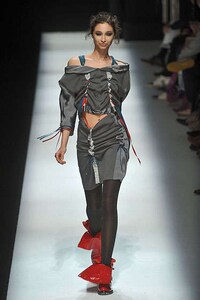 The Return of Crop Tops Image 5
