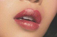 Extended Glitter Lipstick Lines Image 2