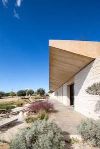Symmetrical Artistic Studios Image 6