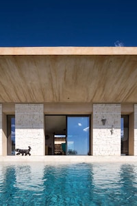 Symmetrical Artistic Studios Image 8