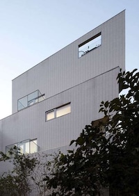 Illusory Triangular Offices Image 8