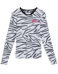 Streetwear-Style Sportswear Image 3