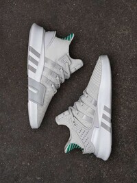 Remixed 90s-Inspired Sneakers Image 3