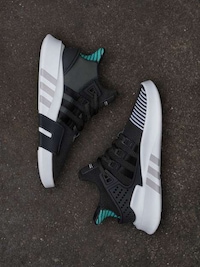 Remixed 90s-Inspired Sneakers Image 6