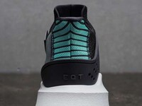 Remixed 90s-Inspired Sneakers Image 7