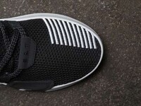 Remixed 90s-Inspired Sneakers Image 8