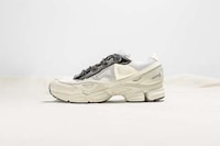 Minimally Colored Sneakers Image 4